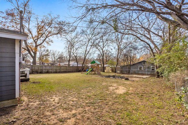 929 Paradise Cove Road, Pottsboro, TX 75076