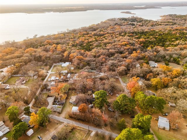 929 Paradise Cove Road, Pottsboro, TX 75076