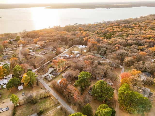 929 Paradise Cove Road, Pottsboro, TX 75076