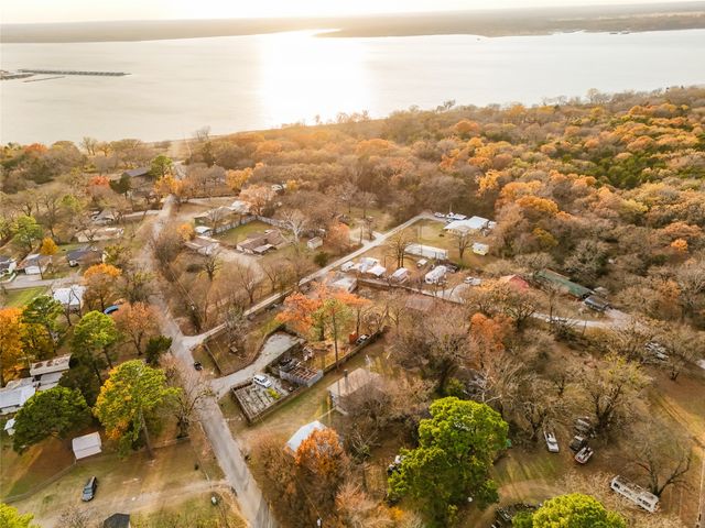 929 Paradise Cove Road, Pottsboro, TX 75076