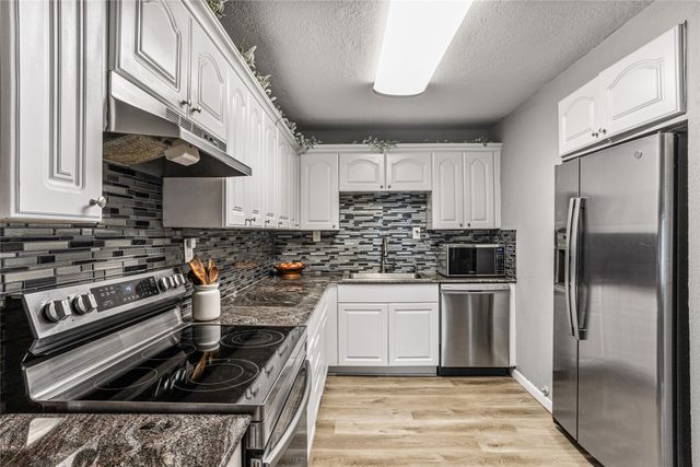 929 Paradise Cove Road, Pottsboro, TX 75076