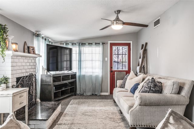 929 Paradise Cove Road, Pottsboro, TX 75076