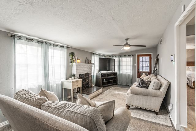 929 Paradise Cove Road, Pottsboro, TX 75076