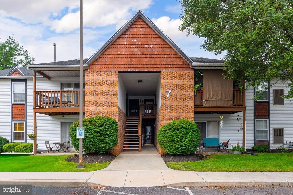 76 DOVER CT, Blackwood, NJ 08012