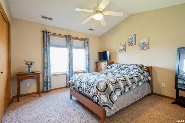 3620 Banar Drive SW E, Cedar Rapids, IA 52404