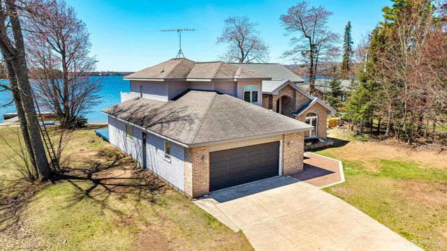 6139 Sand Point Road, Mohawk, MI 49950