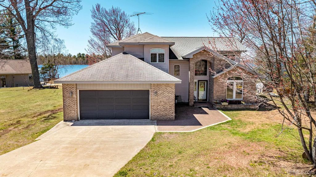 6139 Sand Point Road, Mohawk, MI 49950