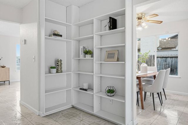 1110 Amaretto Dr, Tracy, CA 95376