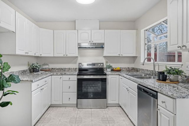 1110 Amaretto Dr, Tracy, CA 95376