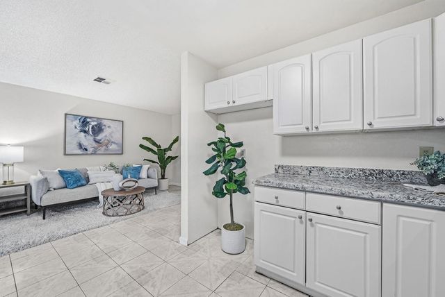 1110 Amaretto Dr, Tracy, CA 95376