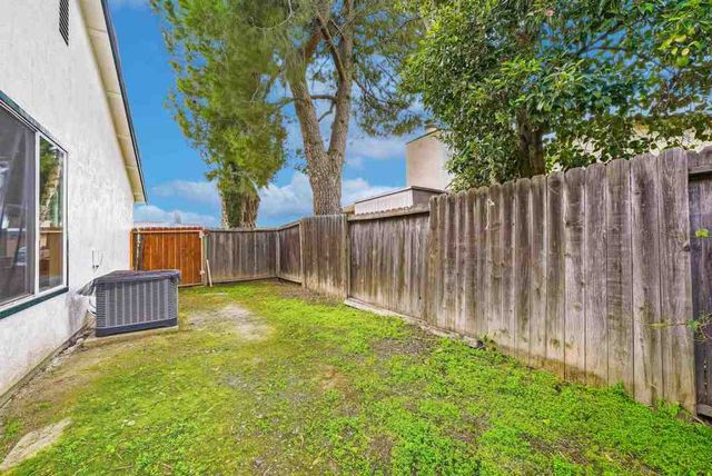 1110 Amaretto Dr, Tracy, CA 95376