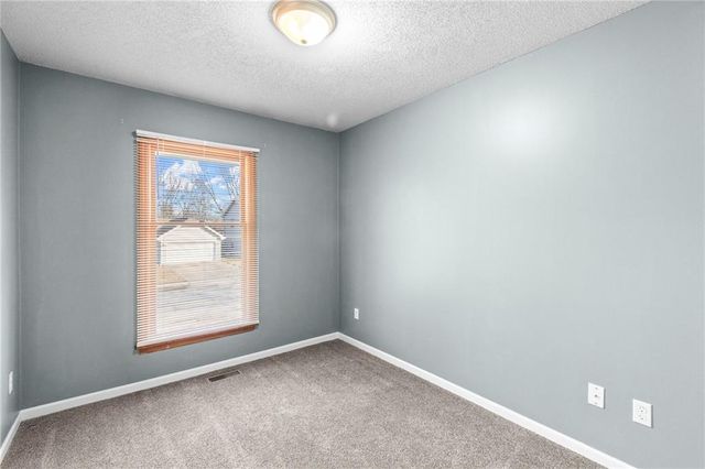 11300 N Donnelly Avenue, Kansas City, MO 64157