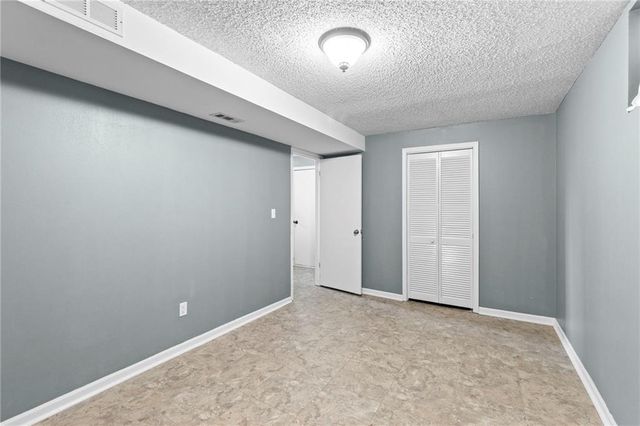 11300 N Donnelly Avenue, Kansas City, MO 64157