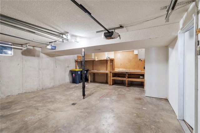 11300 N Donnelly Avenue, Kansas City, MO 64157