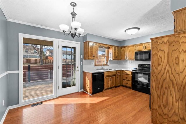 11300 N Donnelly Avenue, Kansas City, MO 64157