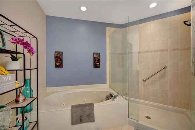 9527 Brookville CT, Fort Myers, FL 33967