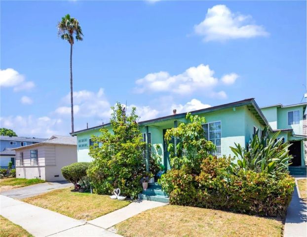 221 S Bushnell Avenue, Alhambra, CA 91801