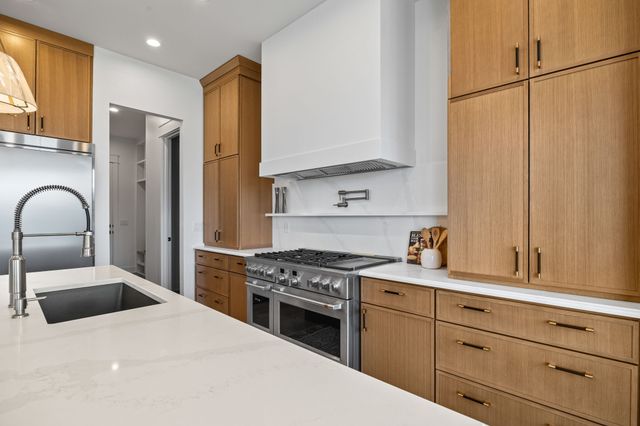 2112 SW Cascade Falls Drive, Ankeny, IA 50023