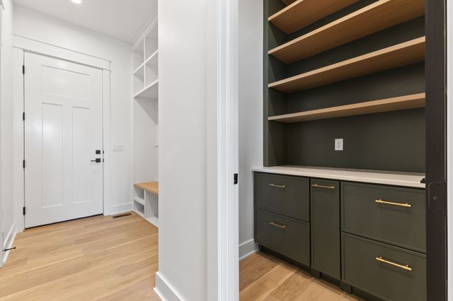 2112 SW Cascade Falls Drive, Ankeny, IA 50023