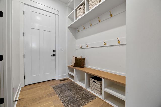 2112 SW Cascade Falls Drive, Ankeny, IA 50023