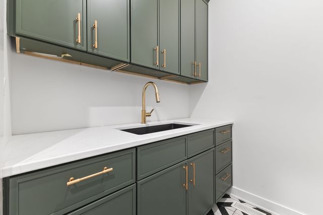 2112 SW Cascade Falls Drive, Ankeny, IA 50023