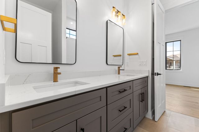 2112 SW Cascade Falls Drive, Ankeny, IA 50023