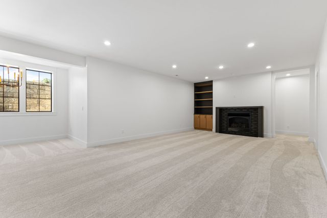 2112 SW Cascade Falls Drive, Ankeny, IA 50023