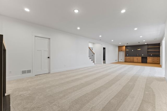 2112 SW Cascade Falls Drive, Ankeny, IA 50023