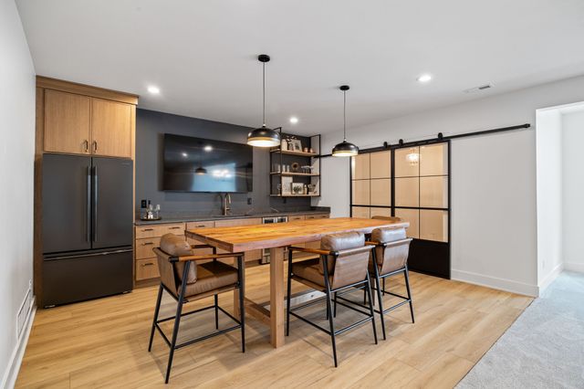 2112 SW Cascade Falls Drive, Ankeny, IA 50023