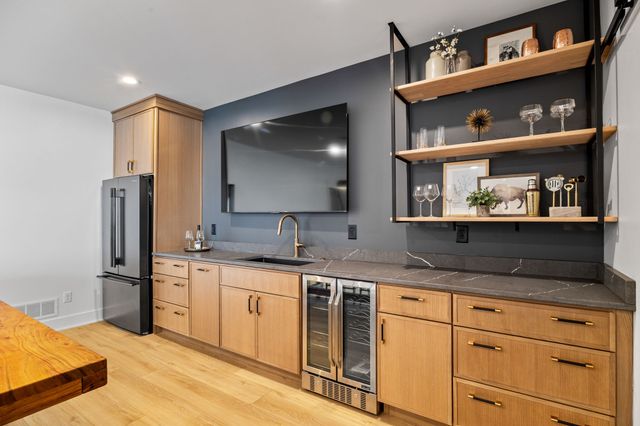 2112 SW Cascade Falls Drive, Ankeny, IA 50023