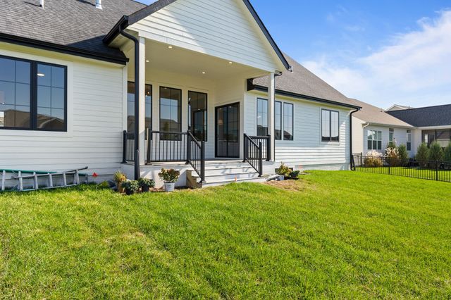 2112 SW Cascade Falls Drive, Ankeny, IA 50023