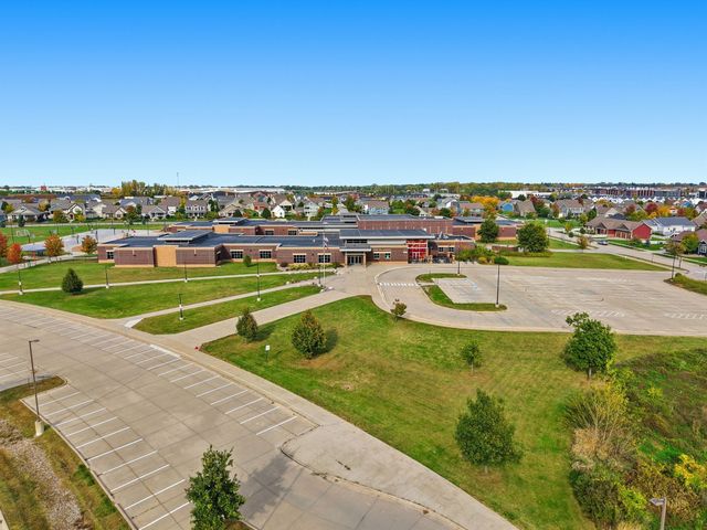 2112 SW Cascade Falls Drive, Ankeny, IA 50023