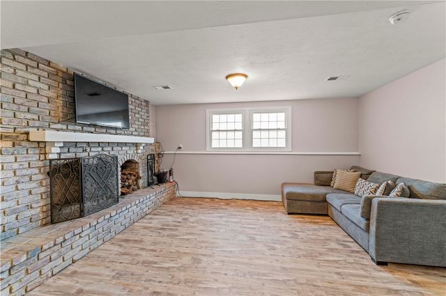 359 Hunting Creek Rd, North Strabane, PA 15317