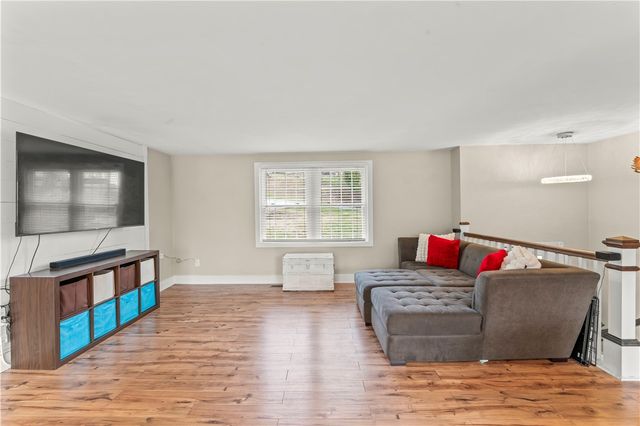 359 Hunting Creek Rd, North Strabane, PA 15317