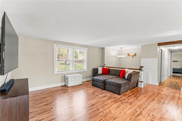 359 Hunting Creek Rd, North Strabane, PA 15317