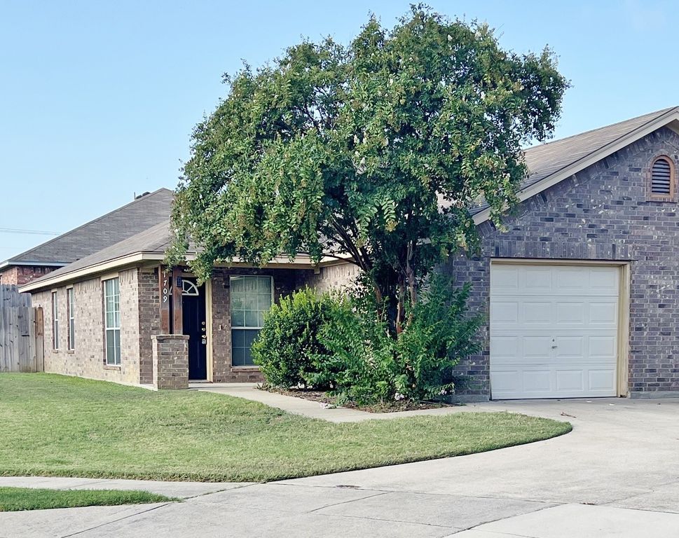 1709 Novella Court, Fort Worth, TX 76134