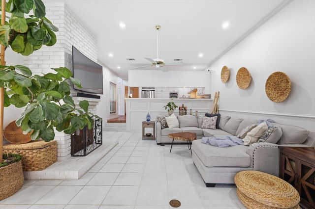 14917 Oaks North Drive, Addison, TX 75254