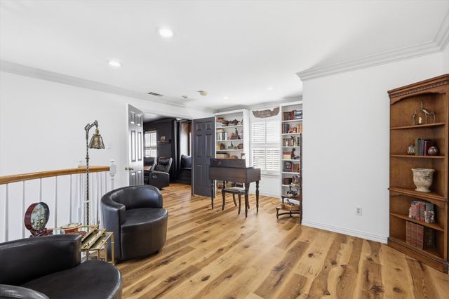 14917 Oaks North Drive, Addison, TX 75254