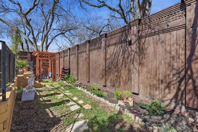 14917 Oaks North Drive, Addison, TX 75254