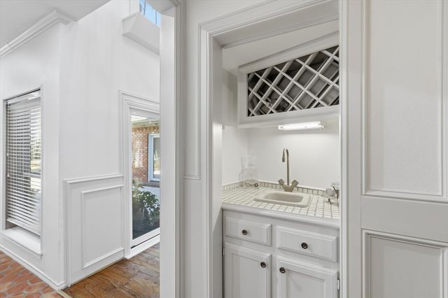 14917 Oaks North Drive, Addison, TX 75254