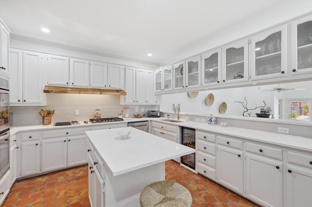 14917 Oaks North Drive, Addison, TX 75254