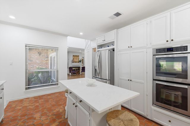 14917 Oaks North Drive, Addison, TX 75254