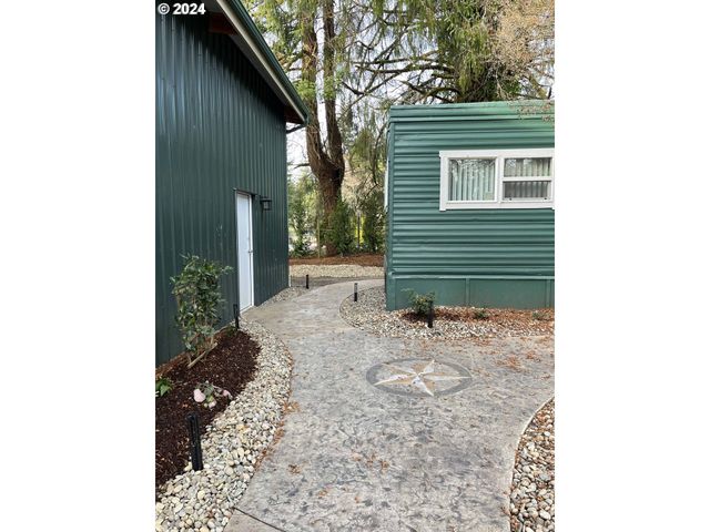 85313 GLENADA Rd, Florence, OR 97439