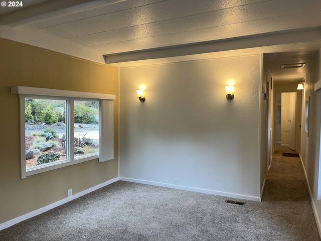 85313 GLENADA Rd, Florence, OR 97439