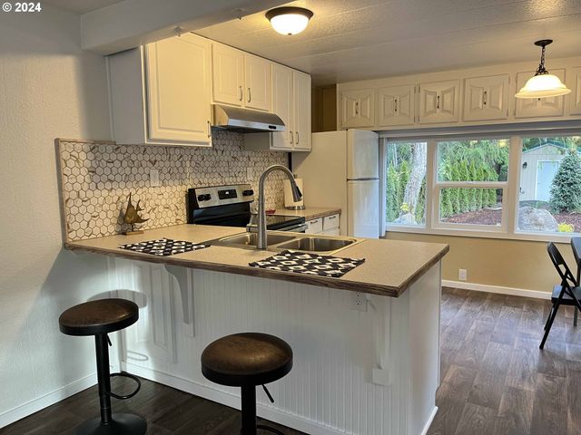 85313 GLENADA Rd, Florence, OR 97439