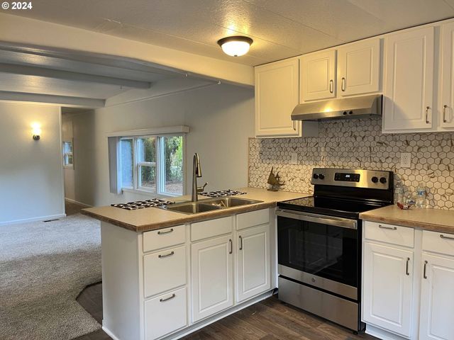 85313 GLENADA Rd, Florence, OR 97439