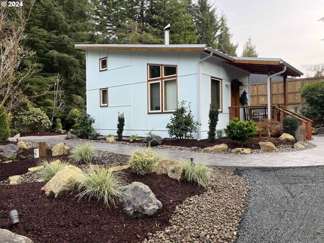 85313 GLENADA Rd, Florence, OR 97439