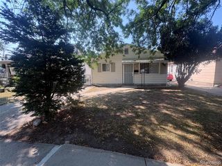 1026 E Evelyn Avenue, Hazel Park, MI 48030