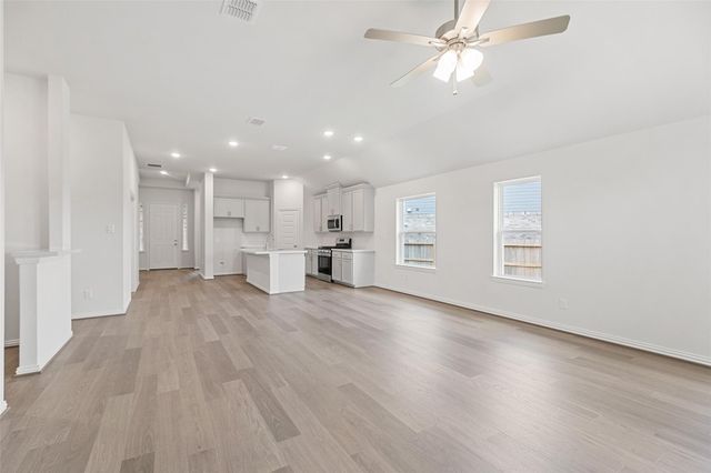 2106 Villa Flora Lane, Friendswood, TX 77546