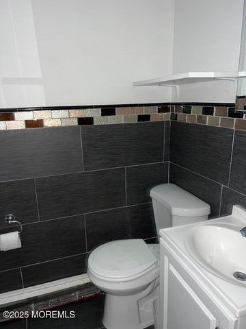 317 Roosevelt Avenue, Oakhurst, NJ 07755